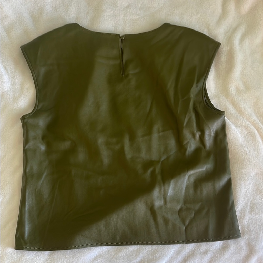 Green Boxy Tank Top with Rounded Neckline - Picture 2 of 2